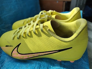 Vand ghete de fotbal Nike !