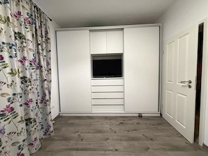 Închiriez apartament cu 3 camere - imagine 4