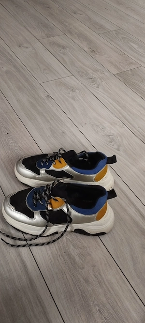 Adidași  primăvară