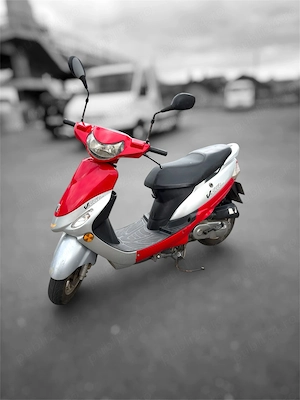 Scooter Peugeot, ideal pentru livrare mâncare Glovo