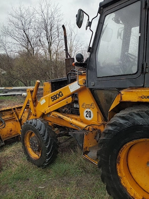 Vând buldoexcavator Case 580G, motor Perkins, cupă multifuncțională și braț telescopic  - imagine 4