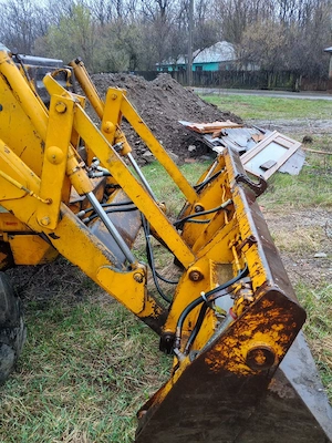 Vând buldoexcavator Case 580G, motor Perkins, cupă multifuncțională și braț telescopic  - imagine 5