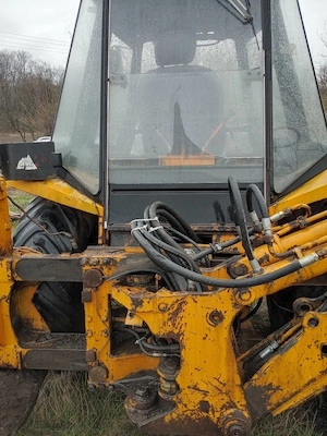 Vând buldoexcavator Case 580G, motor Perkins, cupă multifuncțională și braț telescopic  - imagine 2