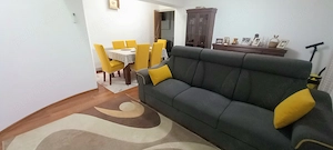 Proprietar  vând apartament 3 camere decomandat ultracentral în Brad. 