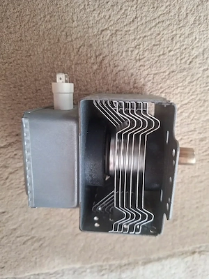 Magnetron original LG 2M167B-M47 codul de piesă LG 6324W1A008B 900W - imagine 2