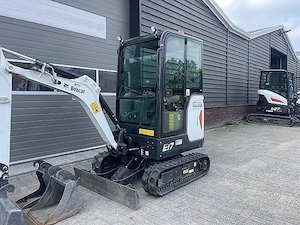 Bobcat E17 mini excavator 2 re - imagine 3