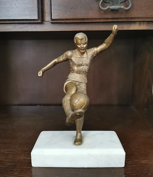 Statuetă   fotbalist, stil trofeu   artă sportivă