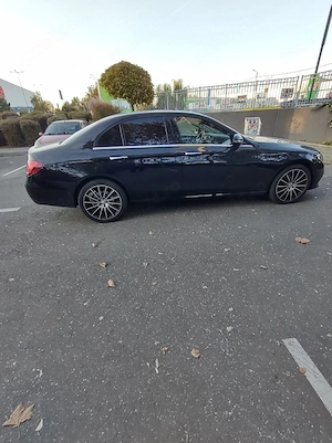Vând Mercedes Benz E class 