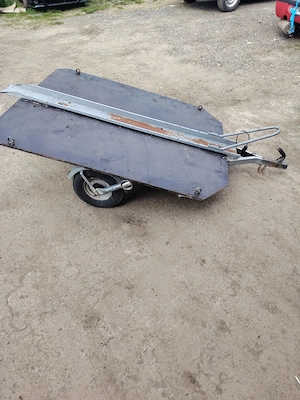 închiriez remorcă moto