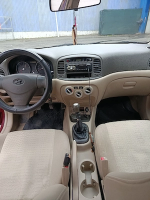 Hyundai accent  - imagine 3