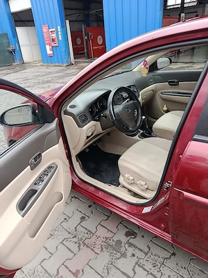 Hyundai accent  - imagine 4