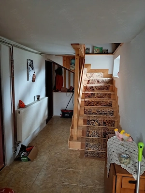 Casă cu 5 camere și teren de 1370 mp - imagine 3