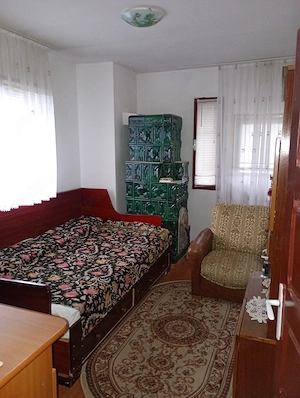 Casă cu 5 camere și teren de 1370 mp - imagine 6