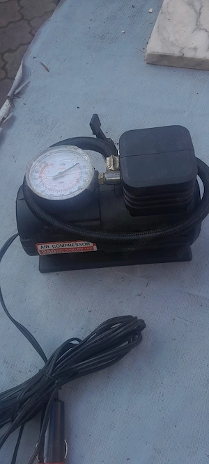 compresor auto la priza brichetei a mașinii  - imagine 2