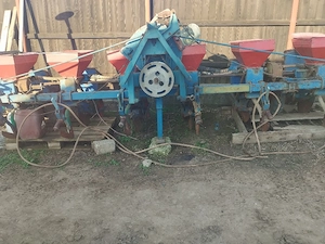 Vând sămănătoare porumb 