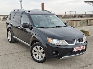 Mitsubishi Outlander 2.0TDI 7LocuriXenonNaviCamera