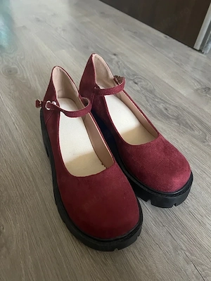 Pantofi bordo cu toc gros