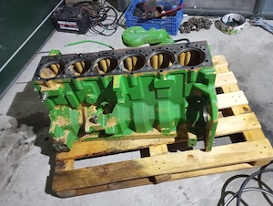 Dezmembrez motor John Deere 2056 - imagine 3