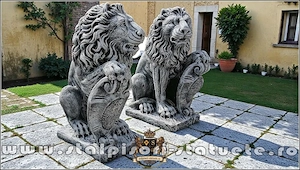 Statuetă leu mare cu blazon, gri patinat, model S1. - imagine 2