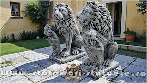 Statuetă leu mare cu blazon, gri patinat, model S1. - imagine 3