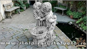 Statuetă copilași cu vază, gri patinat, model S45.