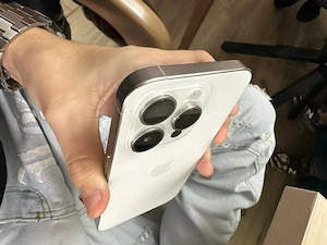 iPhone 15 pro  - imagine 2