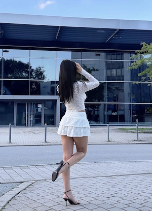 Mădălina nouă în oraș 22 de ani 