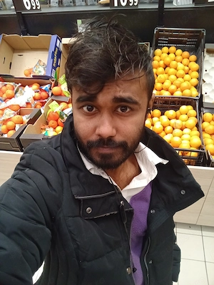 Tanar manierat ofer servicii de calitate doamnelor si domnişoarelor