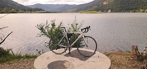 Bicicleta semi-cursiera Felt