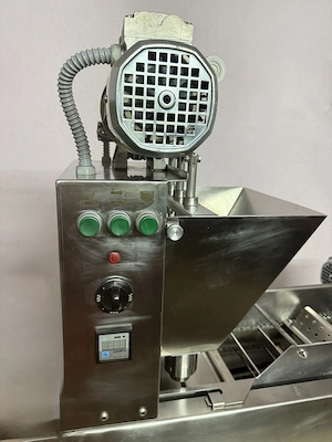 Vând maşină de făcut gogoși  - imagine 3