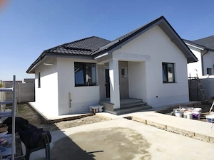 proprietar, casa la curte 