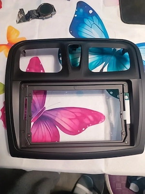 Vând masca pentru navigație 9 Inch pentru Dacia Logan 2 - imagine 2