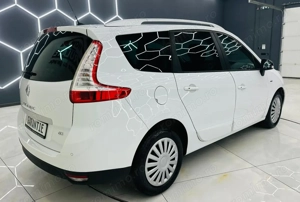 RENAULT GRAND SCENIC - imagine 4