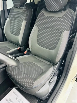 RENAULT CAPTUR - imagine 14