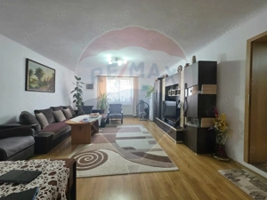 Casă cu 3 camere vis a vis de Biserrica Romano Catolica Medias - imagine 2