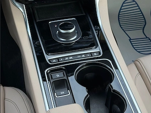 Vind Jaguar XE 20d - imagine 6