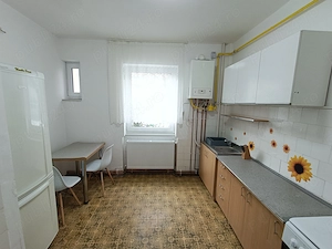 Închiriez apartament 3 camere, str.I. Slavici, et.1 