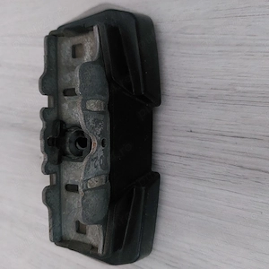 Set 4 picioare de prindere THULE pentru barele transversale Thule EVO TH710700, pentru auto cu punct - imagine 4