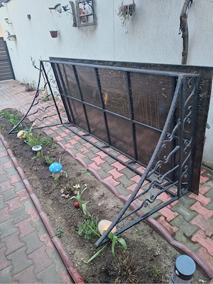 Copertina din fier forjat