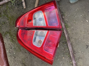 Vând lămpi spate logan facelift 