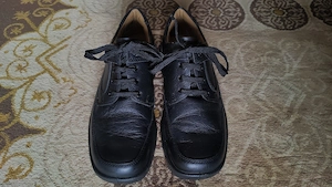 Vând pantofi din piele naturală, mărimea 39 - imagine 3