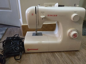 vind mașină cusut electrica 400 lei