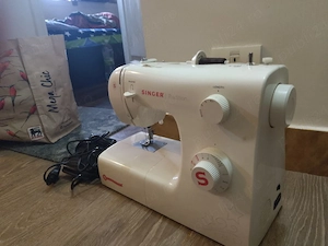vind mașină cusut electrica 400 lei