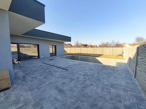 Vand vila cu piscina mosnita noua - imagine 3