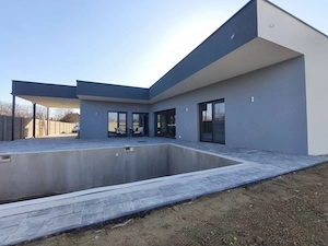 Vand vila cu piscina mosnita noua - imagine 2