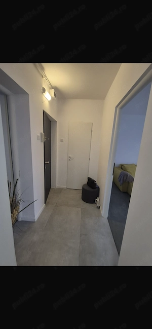 Proprietar, vand ap 3 camere, decomandat, central, renovat complet - imagine 2