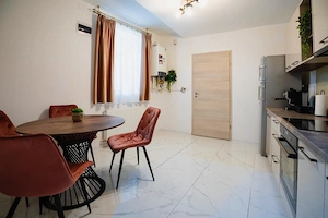 De vânzare apartament 2 camere semidecomandatCentrul Istoric Brasov 182000 euro - imagine 2