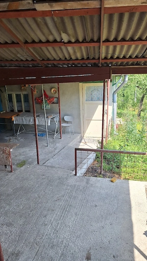 Casa cu teren aferent