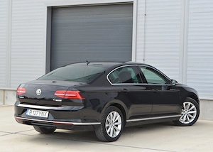 VW Passat B8 Berlina HighLine DSG 1.6tdi 120cp Alcantara Distronic Navy Clima 170.000km Automat - imagine 6