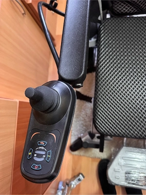 Scaun electric pentru persoane cu dizabilitati 